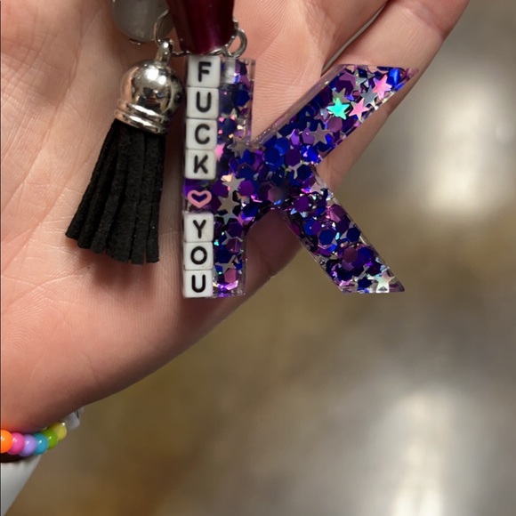 Resin initial keychains - Picture 3 of 4